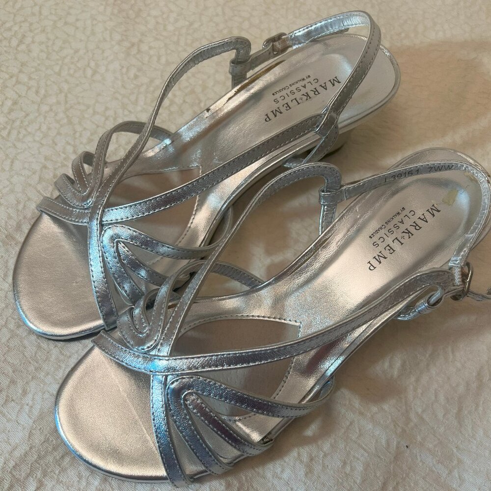 MARK LEMP by Walking Cradles. Silver "Leash" Dress Sandal Block Heel-V. GOOD 7WW